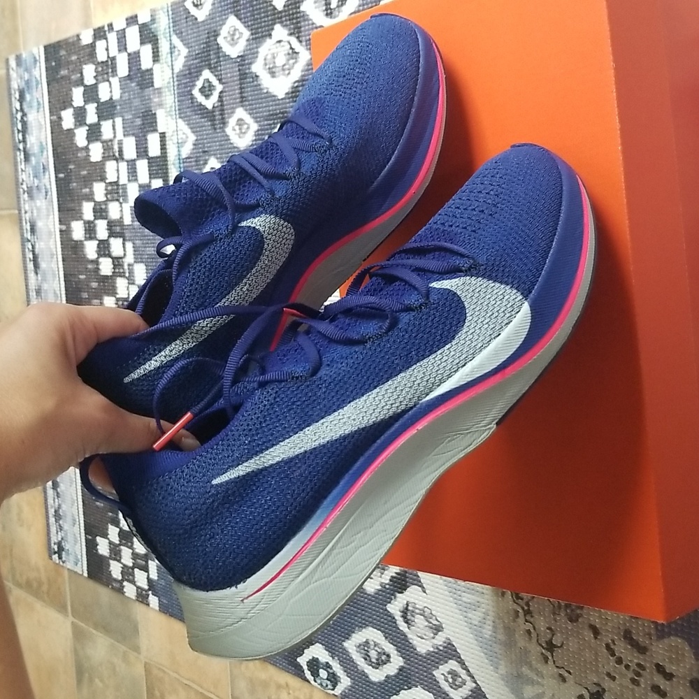 Nike Vaporfly 4% Flyknit, Size 9